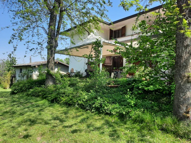 Villa in vendita a Gazzola (PC)