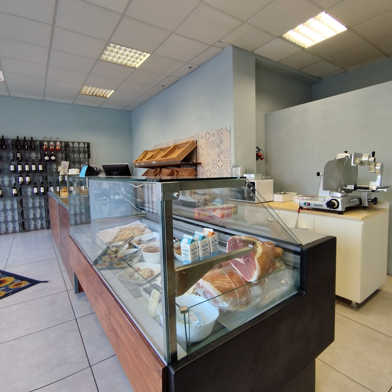 Negozio in vendita a Podenzano (PC)
