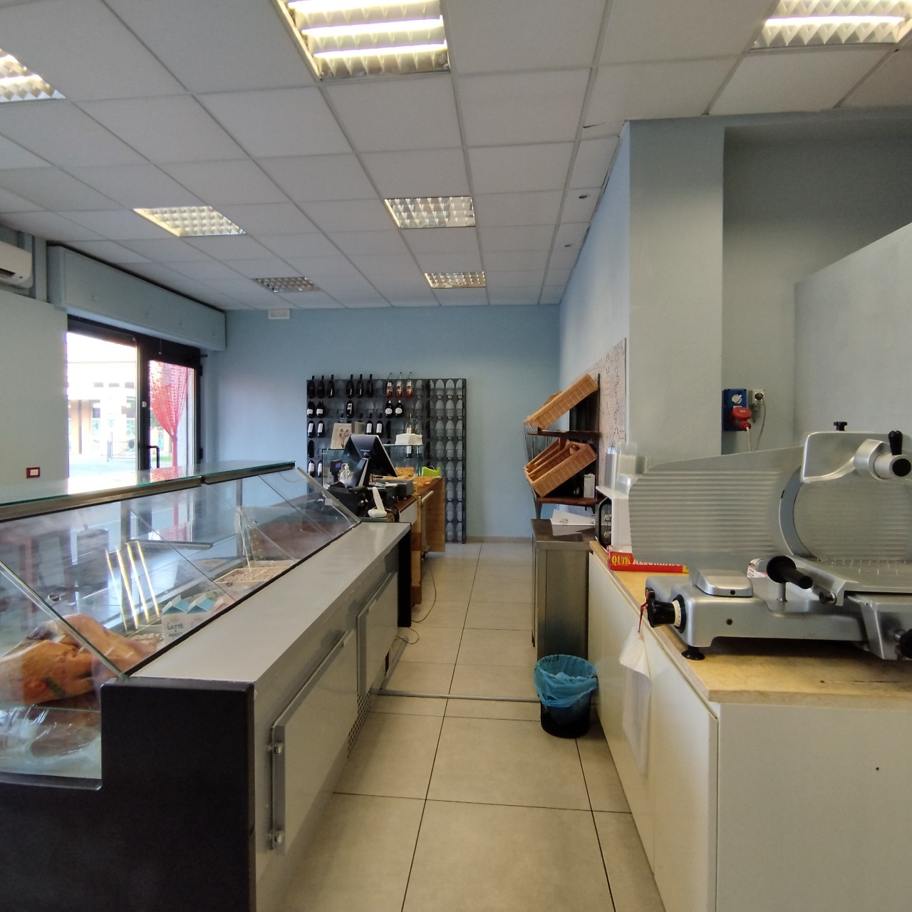 Negozio in vendita a Podenzano (PC)