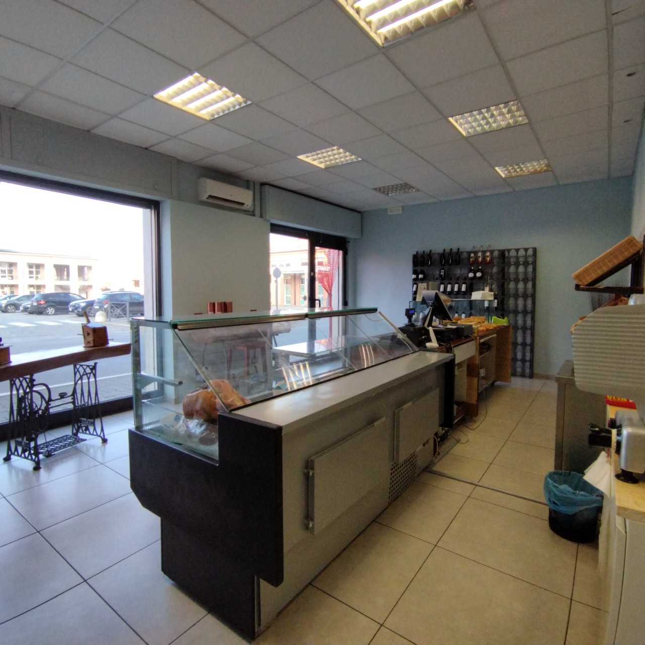 Negozio in vendita a Podenzano (PC)