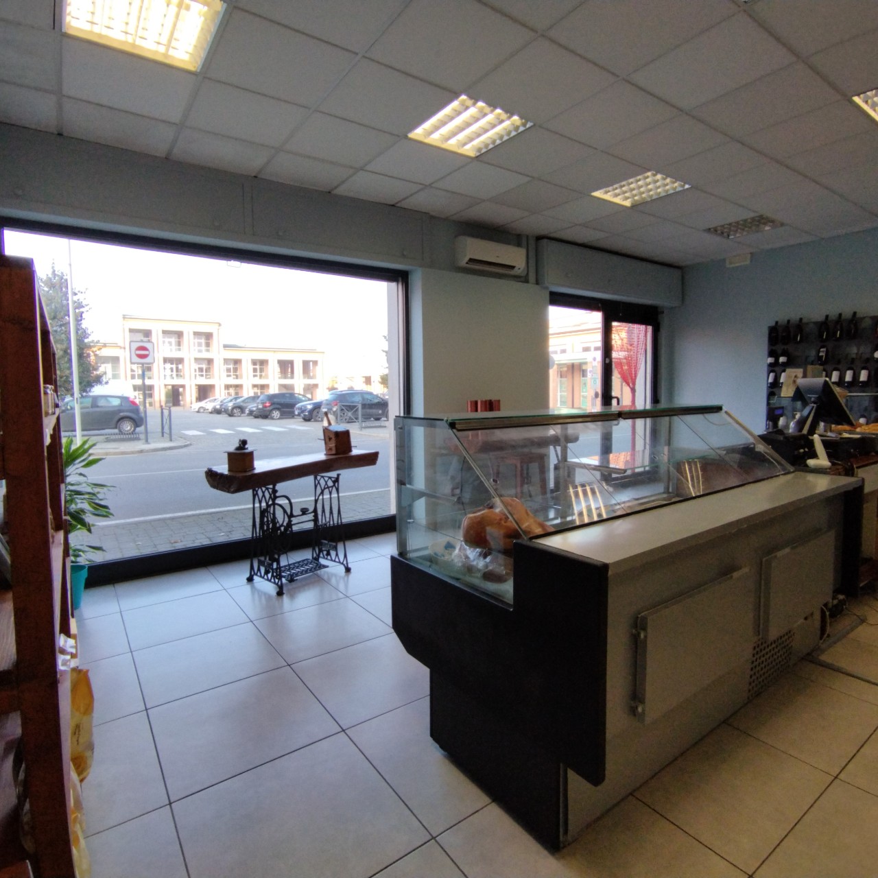 Negozio in vendita a Podenzano (PC)