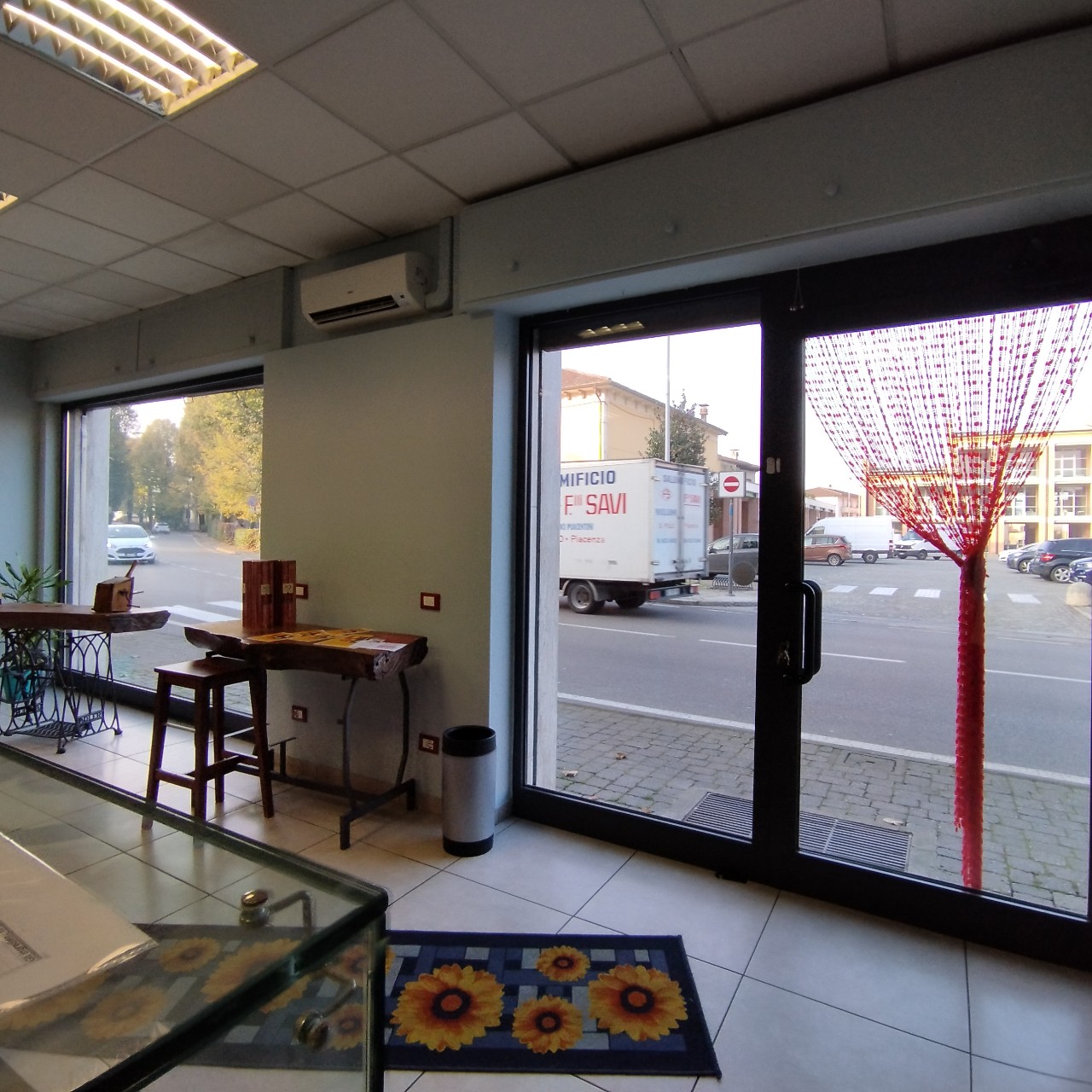 Negozio in vendita a Podenzano (PC)