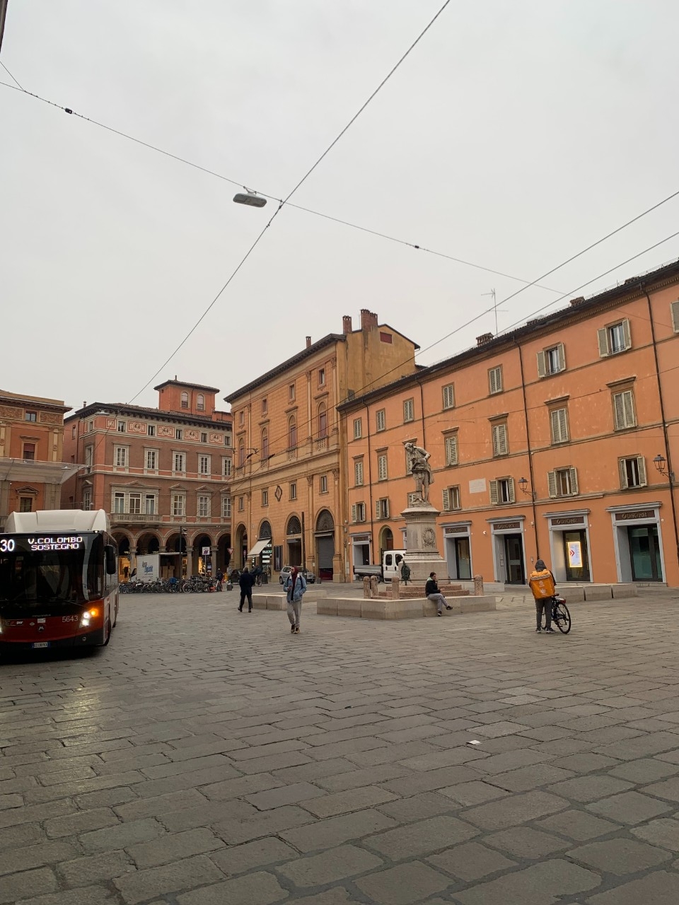 affitto negozio bologna  Piazza Maggiore