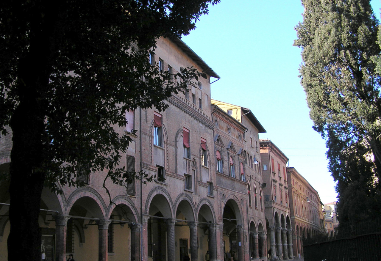 Affitto - Appartamento - Galvani - Bologna - € 4.000