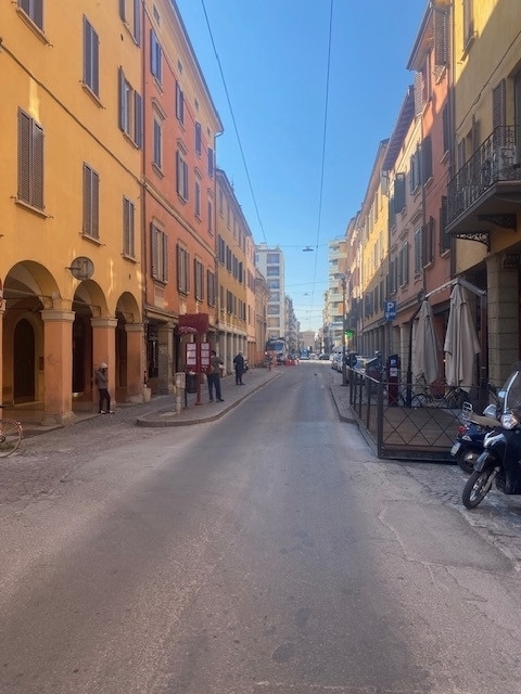 Affitto - Negozio - San Felice - Bologna - € 1.580