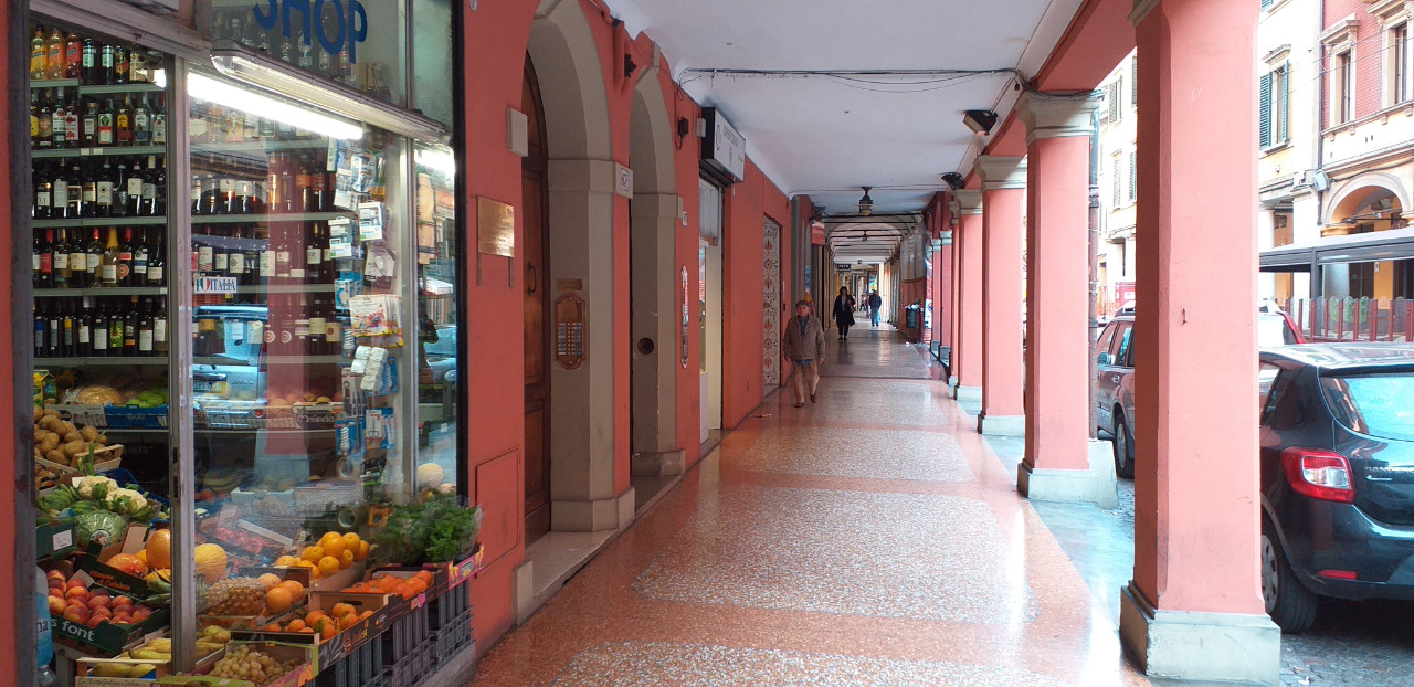 Affitto - Negozio - Centro Storico - Bologna - € 1.600