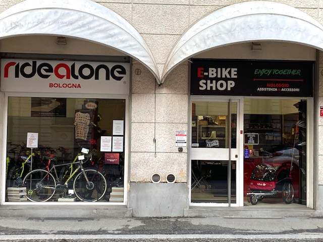 Affitto - Negozio - Centro Storico - Bologna - € 1.100