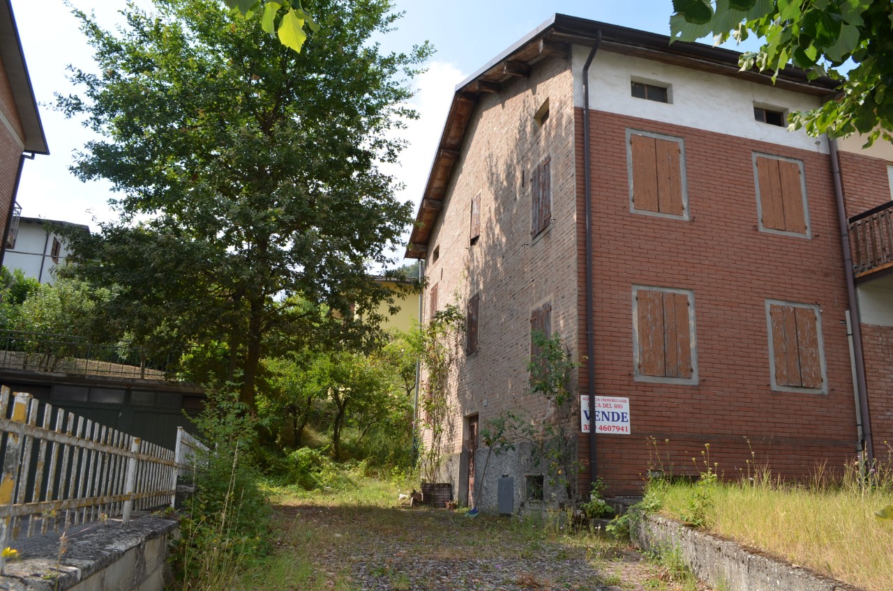 Porzione di casa in vendita a Carpineti (RE)