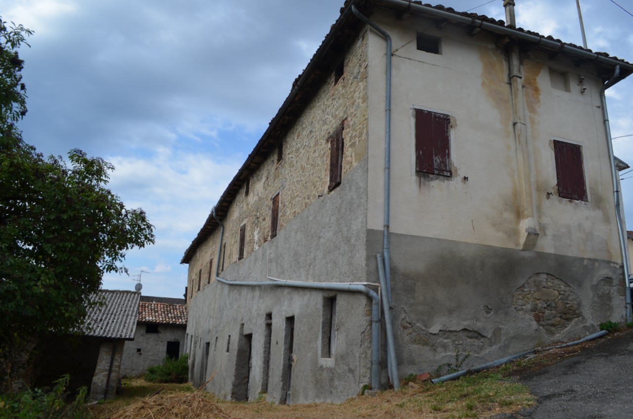 Porzione di casa in vendita a Carpineti (RE)