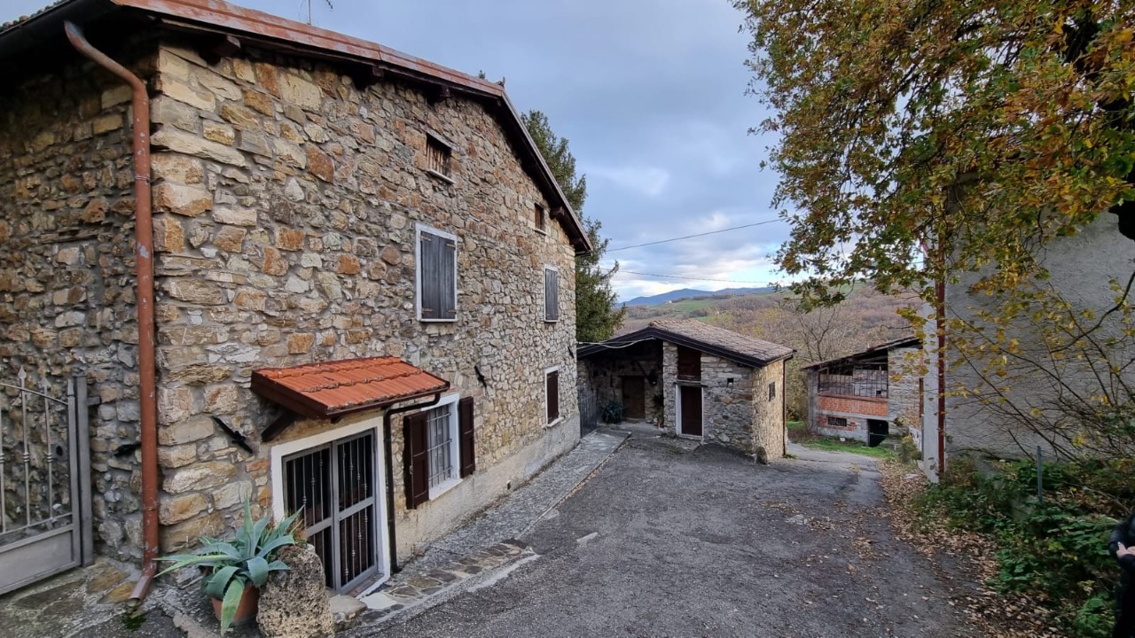Porzione di casa in vendita a Villa Minozzo (RE)