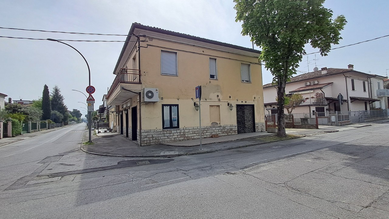 Casa indipendente in vendita a Forlì (FC)