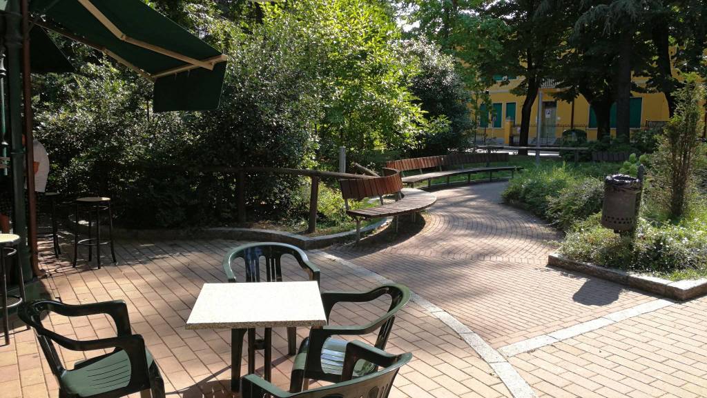 Vendita - Negozio - Centro - Casalecchio di Reno - € 300.000