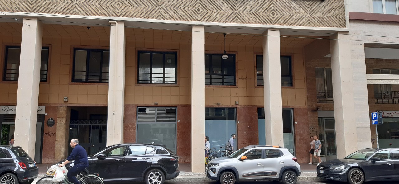 Affitto - Negozio - Centro Storico - Bologna - € 6.000