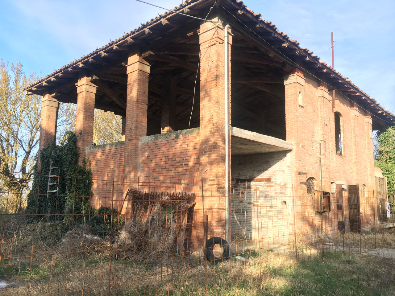 Vendita - Rustico - Centro Storico - Bologna - € 300.000