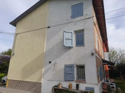 Porzione Di Casa in vendita Reggio Emilia Zona Ghiardello