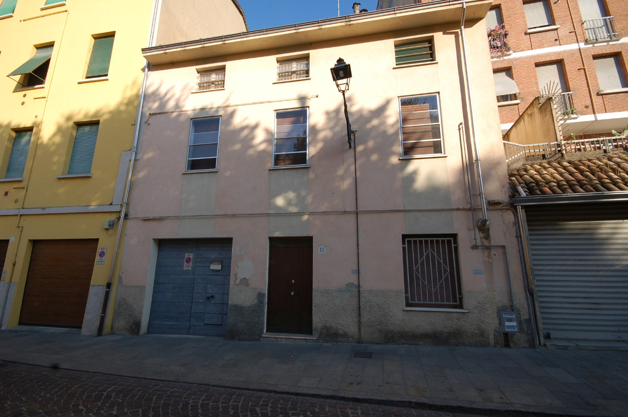 Palazzo in vendita Parma Zona Oltretorrente
