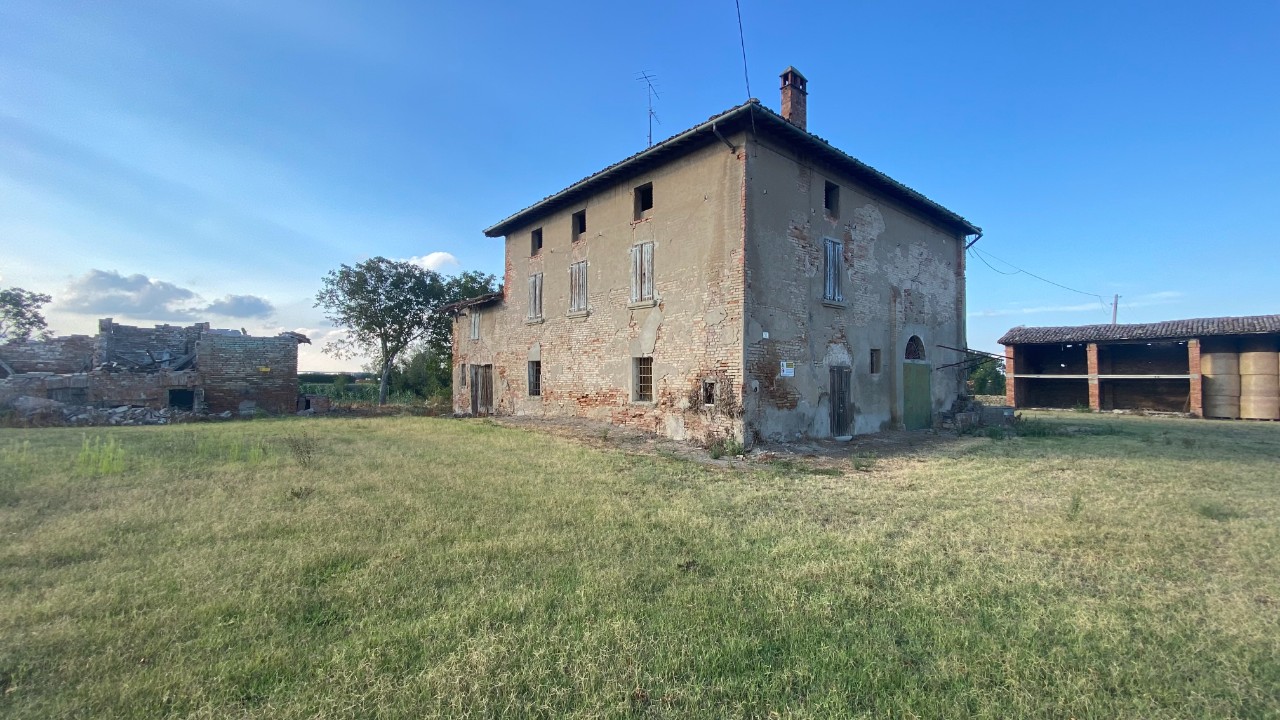 Casa Colonica in vendita Imola