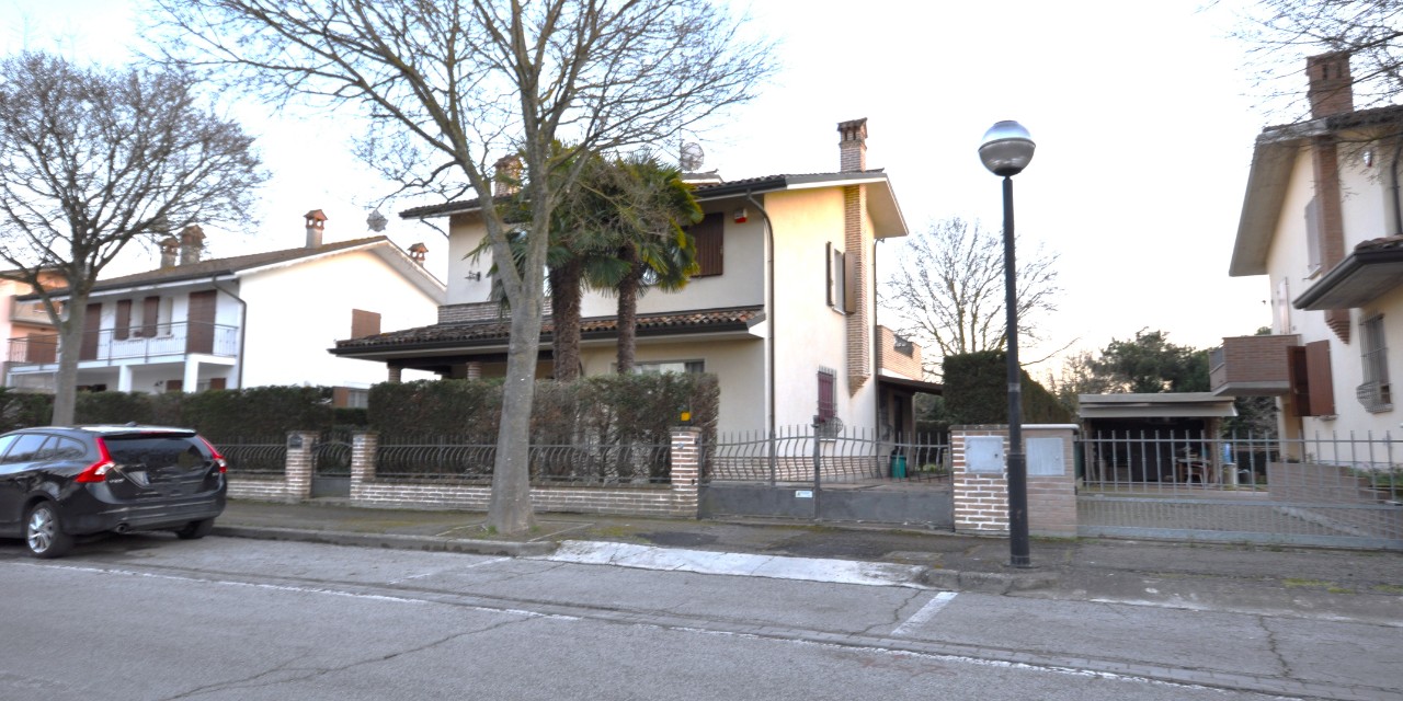 Villa Indipendente in vendita Ravenna Zona Borgo Montone